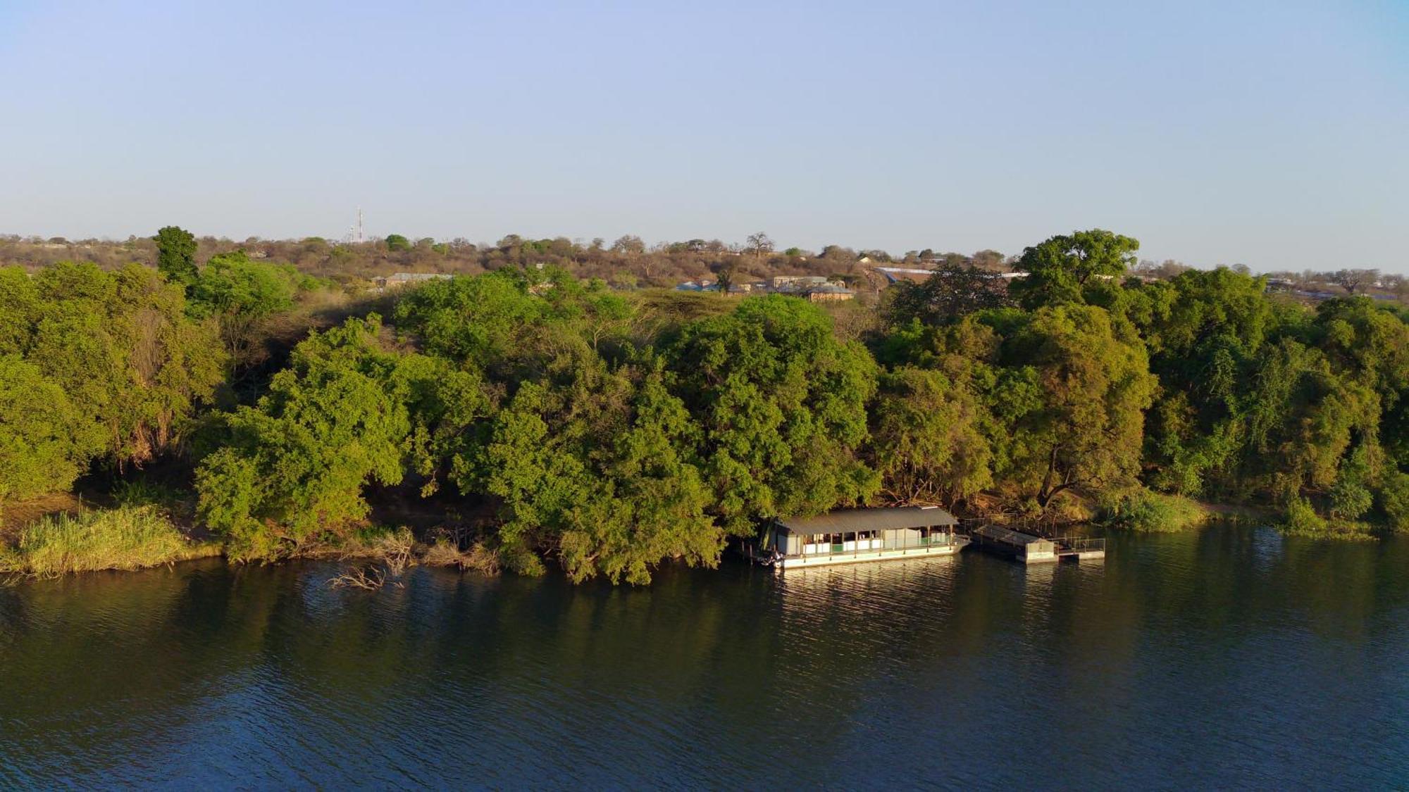 Chobe House Villa And Chalets Kasane Esterno foto