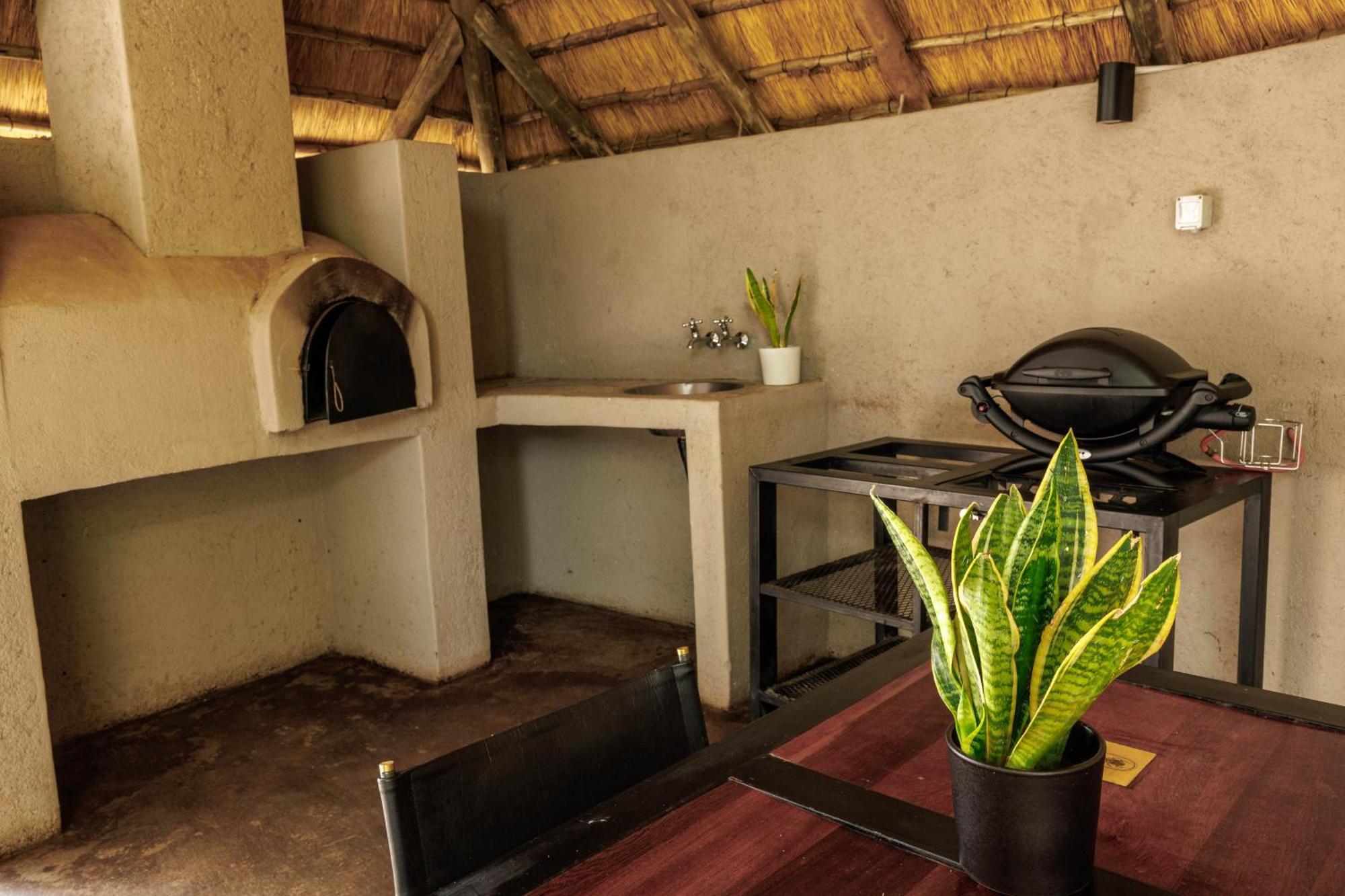 Chobe House Villa And Chalets Kasane Esterno foto