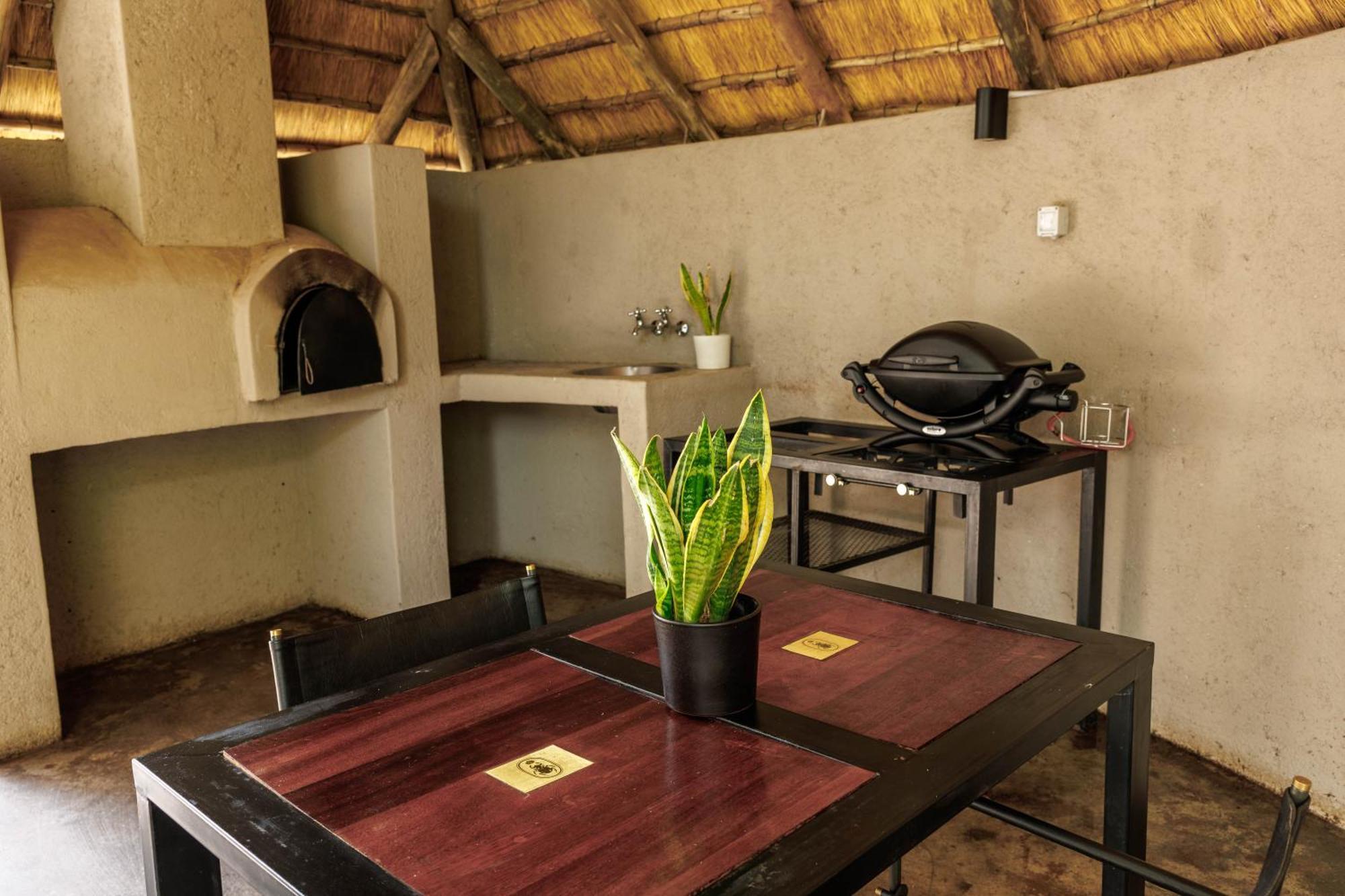 Chobe House Villa And Chalets Kasane Esterno foto