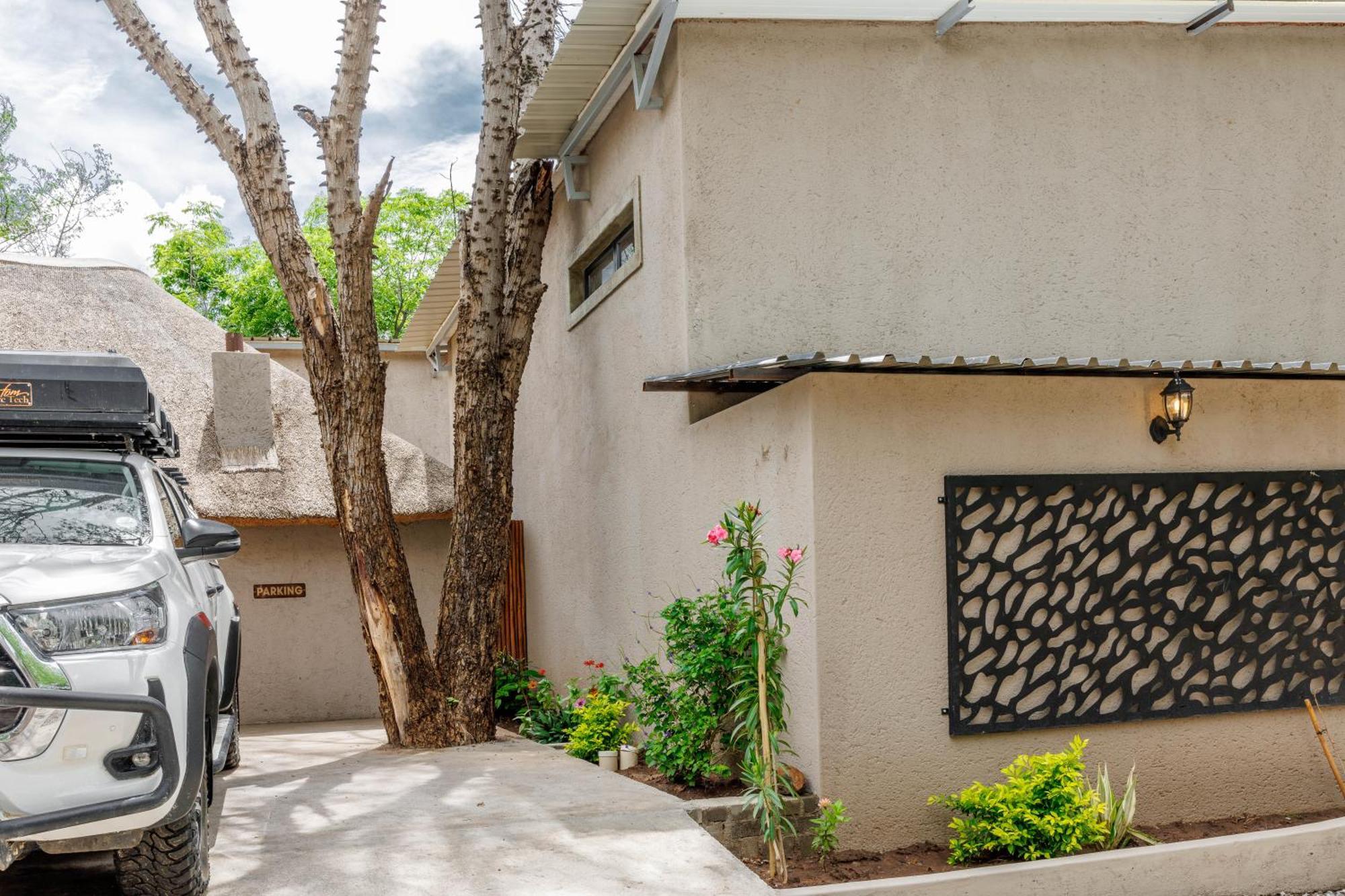 Chobe House Villa And Chalets Kasane Esterno foto